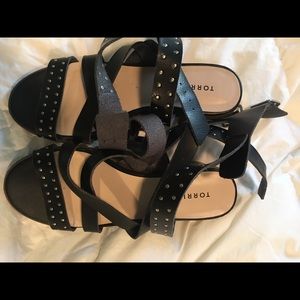 Women’s black sandals